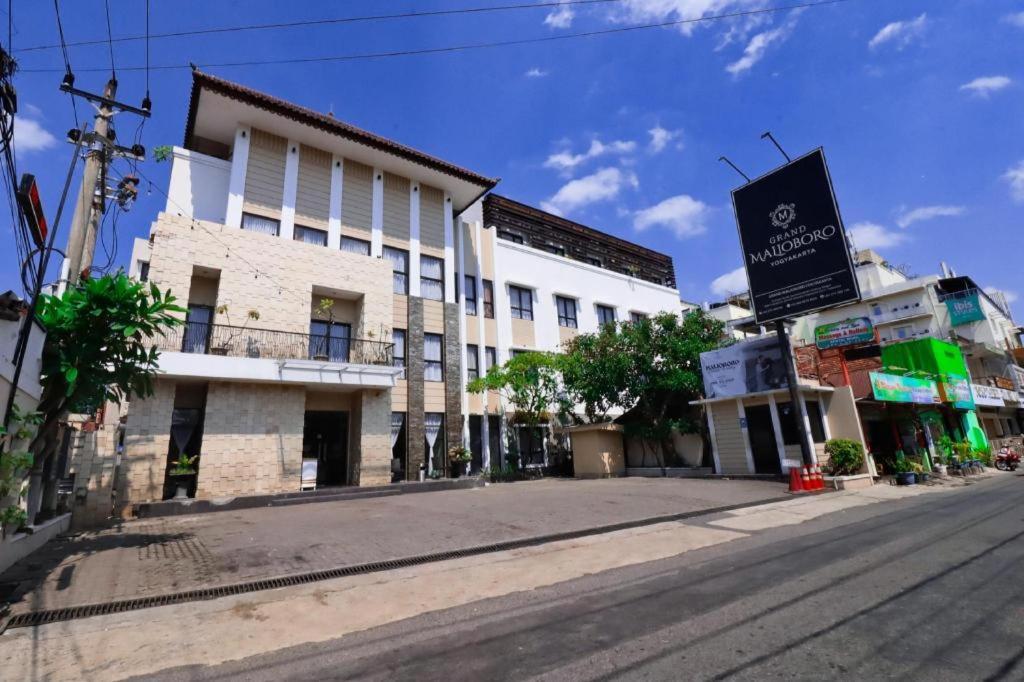 Готель Grand Malioboro Джок'якарта Екстер'єр фото